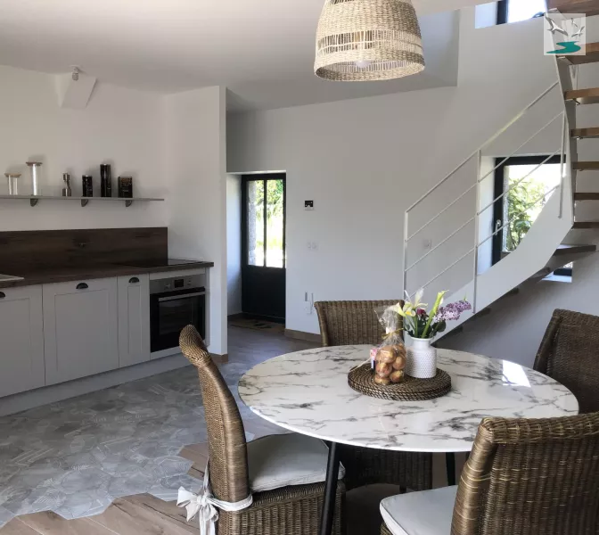 pièce de vie avec cuisine